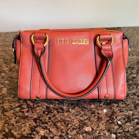 Steve Madden Handbags - Steve Madden Satchel Bag with crossbody EUC